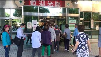 高雄「打疫苗送白米」　排隊現場曝光