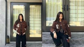 Jennie之前在朋友影片中，也是穿著相似的性感馬甲上衣。（圖／翻攝自jnknationsIG）