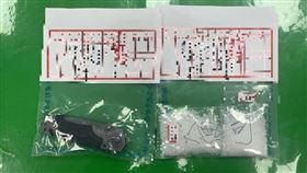 ▲北市保安大隊員警執行酒駕臨檢，在UBer上查到男乘客持有折疊刀和K他命毒品。不過法官勘驗密錄器，發現員警1個動作，裁定搜索違法，把人當庭釋放。（圖／翻攝畫面）