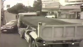 車禍,潮州,攔腰撞上,甩飛