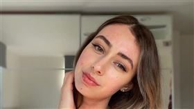 曬傷後得怪病！25歲正妹全身長「紅斑」　終生無法根治（圖／翻攝自Claire IG）