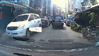 獨家／叭3聲！駕駛抓狂變路怒族互毆