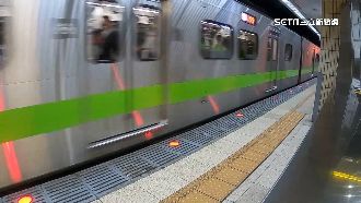 「最美區間車」漏水　台鐵拆車體檢修