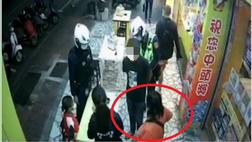 醉男環抱少女上路！警赫見是失蹤人口