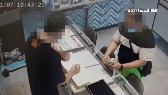 見老婦掛金項鍊　嫌竟尾隨進屋行搶