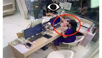 婦拿鈔票砸臉護理師　更嗆「王X蛋」