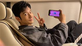 王影璐看到此幕狂道歉，但黃曉明反倒誇讚她演得很好。（圖／翻攝自最後的真相微博）