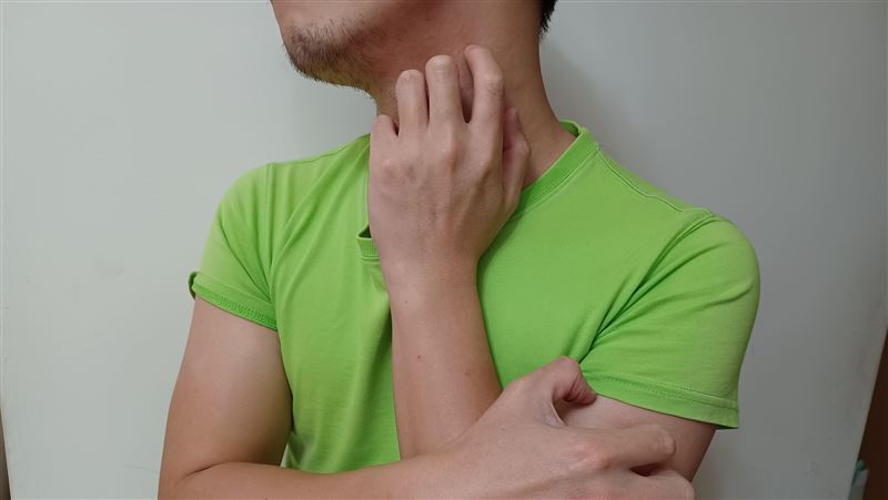 男大生渾身「草莓」　本人開心不起來