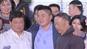 顏寬恒定存拆8筆