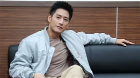 「屋簷下」周孝安三立新聞網專訪。（記者邱榮吉/攝影）