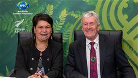 APEC雙部長會議  紐西蘭外交及貿易部長主持2021年亞太經濟合作（APEC）雙部長會議由紐西蘭貿易部長歐康納（右）及外交部長馬胡塔共同主持，會議於9日落幕。（APEC紐西蘭提供） 中央社記者侯姿瑩新加坡傳真  110年11月10日