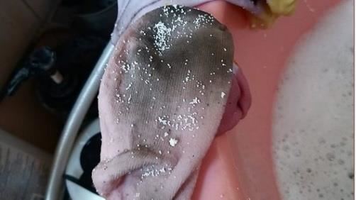 媽媽手洗好崩潰　小女兒襪子照震驚網