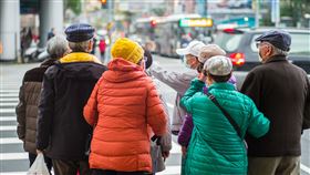 冷氣團/天氣/寒流/羽絨衣（記者陳弋攝影）