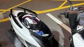 爆廢公社公開版／機車坐墊也可以被偷！（圖／翻攝自爆廢公社公開　版）