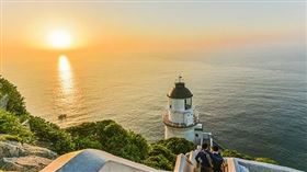馬祖東引燈塔夕照。（圖／五福旅遊提供）