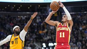 ▲楊恩（Trae Young）投進5顆三分球攻下27分。（圖／美聯社／達志影像）