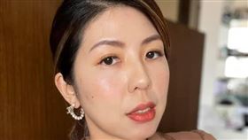 美女律師李怡貞在臉書發文寫道「不適當、不理想、相當不好的是關係？還是人？」（圖／翻攝自女人大律師李怡貞）