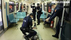 台北市警局與捷運公司聯合舉辦模擬演練。（圖／翻攝畫面）