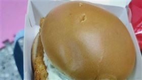 麥香魚,加醬,滿出來(翻攝自 爆怨公社)