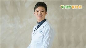 謝孟書醫師分析，近年來，隨著新科技的引進，胃鏡檢查器械也有不少改變，像「經鼻胃鏡」便提供了另一項選擇，除了胃鏡檢查的不適程度明顯改善，檢查也較不會半途而廢。