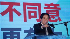 賴清德現身民進黨士林公投說明會宣講民進黨台北市第一場「四個不同意 台灣更有力」公投說明會由黨籍立委何志偉舉辦，10日晚間在士林區登場，副總統賴清德（圖）到場宣講，呼籲民眾對4大公投案投下4張不同意票，讓台灣好的政策能夠延續。中央社記者徐肇昌攝  110年11月10日