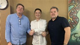 照片右為Love Boat, Taipei製片Christopher Foss，左為製片Matthias Mellinghaus，中為影一總經理張承中。（圖／影一製作所提供）