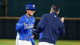 ▲富邦悍將董子恩擊出生涯首轟。（圖／富邦悍將球團提供）