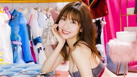 柏木由紀經手術後恢復健康，繼續宣傳30歲寫真。（圖／翻攝自yukikashiwagi_photobook IG）