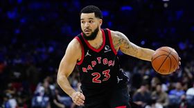 ▲范維特（Fred VanVleet）飆進6顆三分球，暴龍逆轉76人。（圖／美聯社／達志影像）