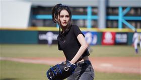 賴品妤黑豹旗開球（圖／翻攝自賴品妤臉書）