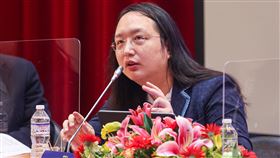 唐鳳出席台大新聞所30週年研討會（1）台大新聞研究所12日舉行30週年研討會，行政院政務委員唐鳳出席與談。中央社記者鄭清元攝  110年11月12日