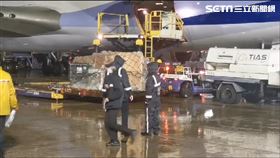 122萬劑莫德納降落桃園機場（圖／翻攝畫面）