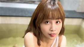 伊伊曬出性感辣照。（圖／翻攝自伊伊IG）