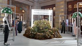 英國COP26永續時尚展  香菇菌絲穿上身英國政府與時尚產業合作，在COP26期間9日於格拉斯哥開爾文格羅夫美術館舉行永續時尚展，現場展示以菌絲體為基底的皮革替代品及產品。中央社記者陳韻聿格拉斯哥攝 110年11月13日