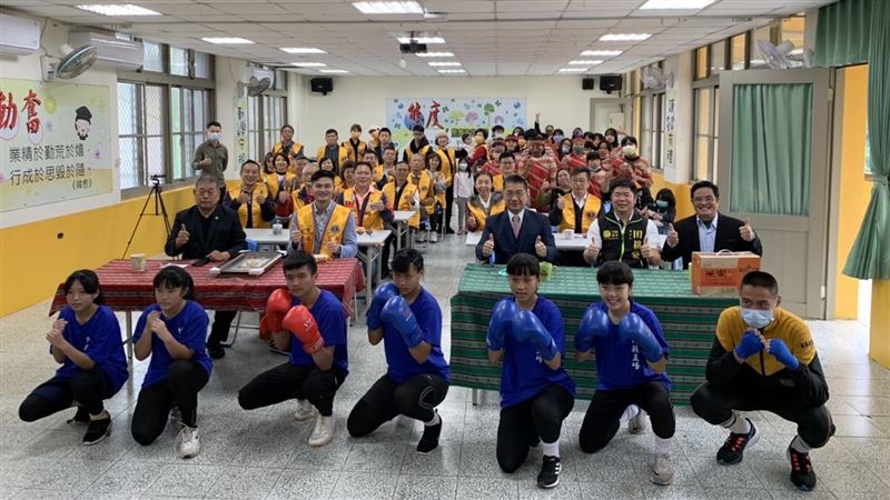徐國勇號召獅友　金援五峰國中拳擊隊