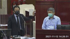 送《角落生物》給柯文哲　王世堅：不要搞破壞，可愛又無害　圖／翻攝自台北市議會直播