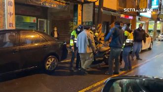 醉男擋路為吵架　年輕騎士勸阻反被毆