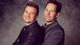 「蟻人」保羅路德（Paul Rudd）被美國《時人》雜誌選為2021「全球性感王」／「鷹眼」傑瑞米雷納（Jeremy Renner）PO合照調侃。IG