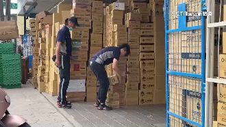 雙十一血拚！包裹堆到天花板淹沒超商