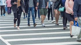 口罩路人(記者陳弋攝影)