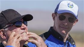 美國醫學研究軟體企業家德伏里斯（右）傳出墜機身亡。（圖／美聯社／達志影像）