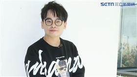 阿松三立新聞網專訪。（記者邱榮吉/攝影）