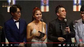 蕾拉走鐘獎談隆乳，引發網友爭議。（圖／翻攝自上班不要看YT）