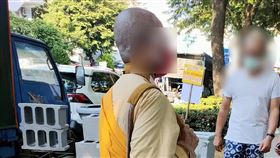 投零錢！化緣尼姑嗆：佛陀不會庇佑你（圖／翻攝自臉書爆怨2公社）打馬