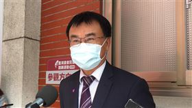 掛急診  陳吉仲：已恢復  下鄉說明公投政策無虞農委會主委陳吉仲1日受邀至立法院經濟委員會報告並備質詢，會前受訪被問及日前累到掛急診一事，陳吉仲表示，已恢復，利用假日到各地說明開放萊豬輸入等公投議題的政策內容無虞；且開放安全容許量下的萊豬輸入，有利台灣加入跨太平洋夥伴全面進步協定（CPTPP）。中央社記者楊淑閔攝  110年11月1日