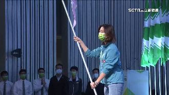 林靜儀不是空降！在當地接生7千孩子