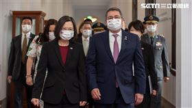蔡英文會見「宏都拉斯共和國總統葉南德茲閣下伉儷」。（圖／總統府提供）