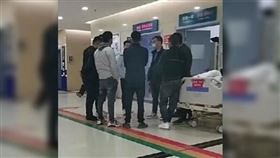 大陸,陝西,兄弟情,醫藥費,超跑,（圖/翻攝自新浪）