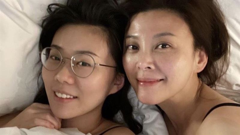 素顏驚人逆天　方馨母女床照美到爆表
