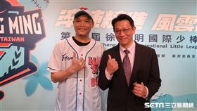 球評潘忠韋和主播徐展元將為徐生明少棒賽轉播。（圖／記者王怡翔攝影）